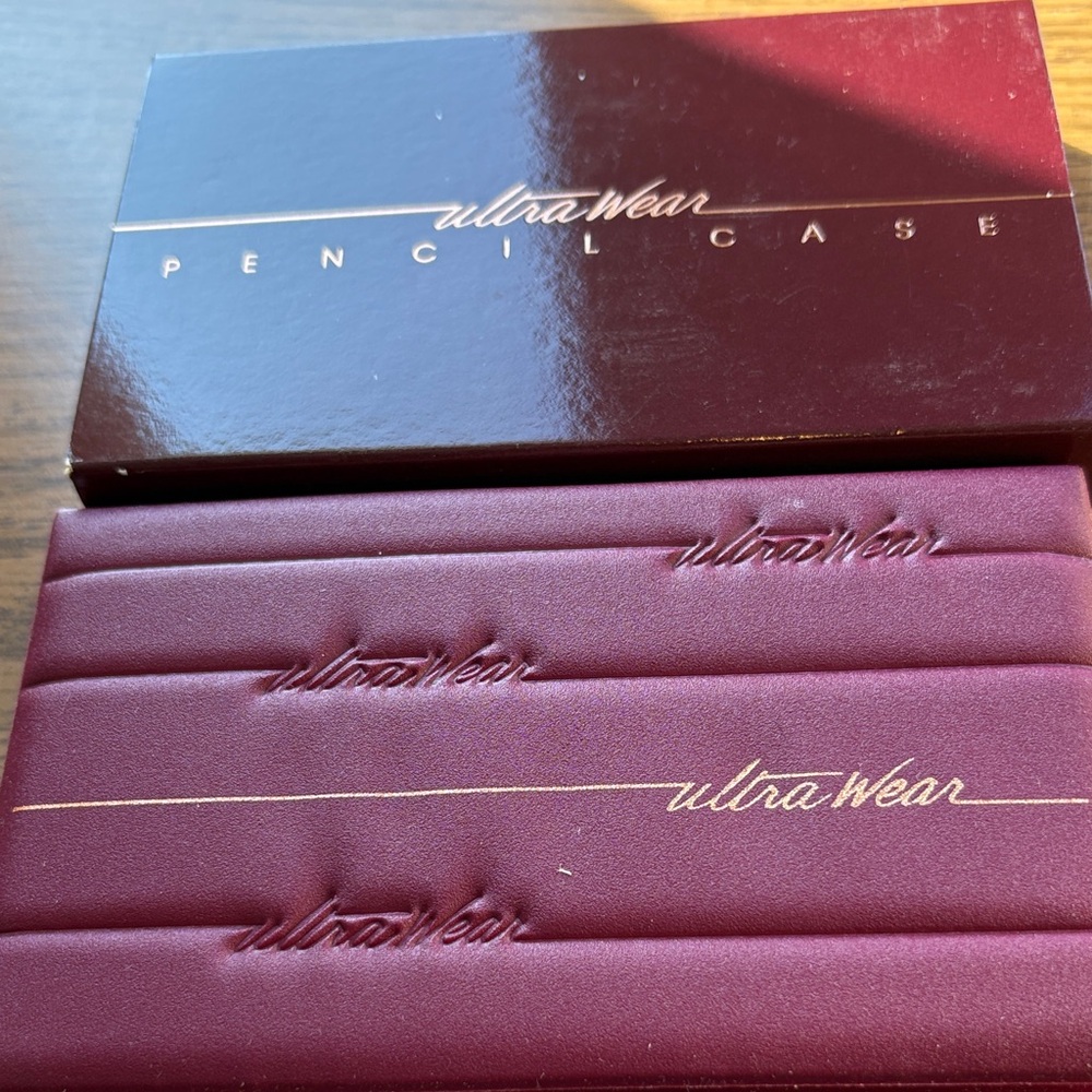 Avon Ultra Wear Makeup Organizer - Burgundy